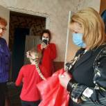 Татьяна Воронина помогает многодетной семье из Курчатовского района