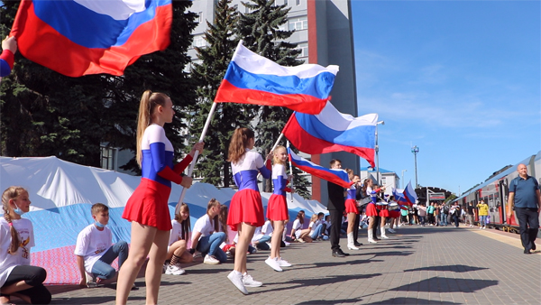 Картинки С Днем Государственного флага России (28 открыток)