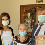 Единороссы Нижневартовска поздравили труженицу тыла