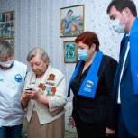 Единороссы Кузбасса передали мобильные телефоны фронтовикам Кемерово и Киселевска
