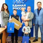 Многодетную семью из Тобольска обеспечили техникой для учебы