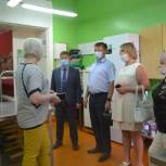 Партийцы проверили готовность школ Козьмодемьянска к новому учебному году