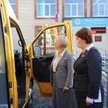 Галина Гореликова вручила ключи от нового специализированного автобуса Петрозаводской школе – интернату №24