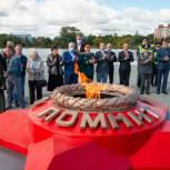 Владимир Мякуш принял участие в митинге памяти в обновленном сквере Победы в Каслях