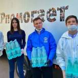 Волонтеры «Единой России» передали питьевую воду в НИИ Скорой помощи имени Склифосовского