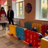 Брянский депутат оборудовал игровую зону в детской поликлинике