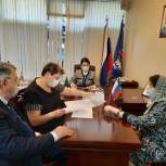 В приемной «Единой России» обращения граждан рассмотрела Елена Ельникова