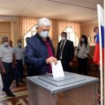 Хизри Шихсаидов проголосовал на одном из избирательных участков Махачкалы