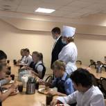 Единороссы Урая проверили, как организовано бесплатное питание школьников