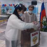 В Пуровском районе с первой минуты открытия избирательных участков идет активное голосование 
