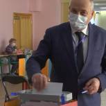 Мэр Магадана Юрий Гришан принял участие в досрочном голосовании