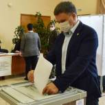 Секретарь Становлянского местного отделения «Единой России» проголосовал на своем избирательном участке