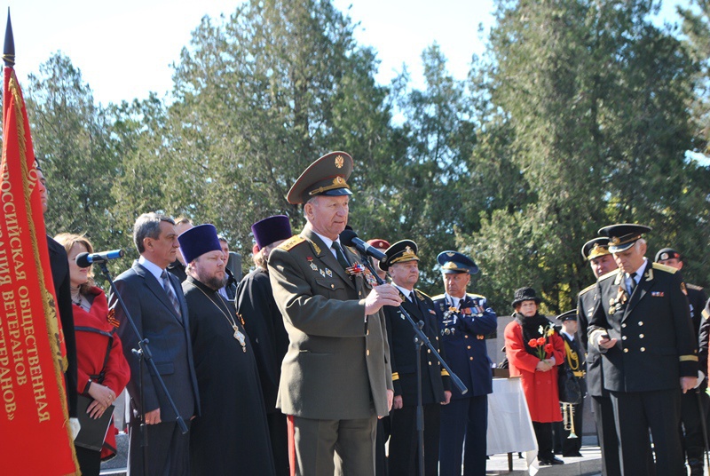 Участники автопробега «Перекличка поколений 1945 – 2015 гг.» в Севастополе