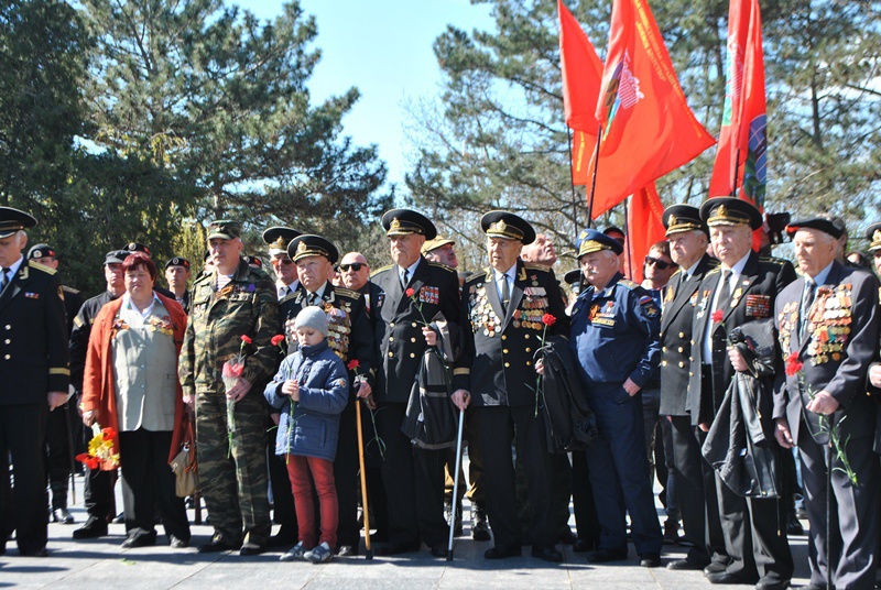 Участники автопробега «Перекличка поколений 1945 – 2015 гг.» в Севастополе