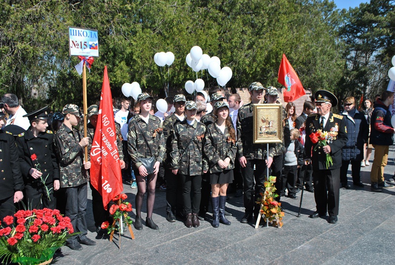 Участники автопробега «Перекличка поколений 1945 – 2015 гг.» в Севастополе