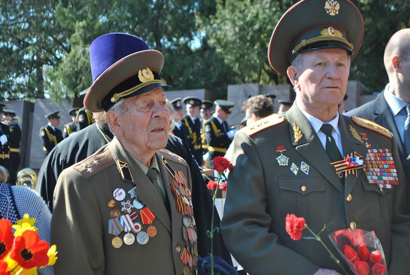 Участники автопробега «Перекличка поколений 1945 – 2015 гг.» в Севастополе