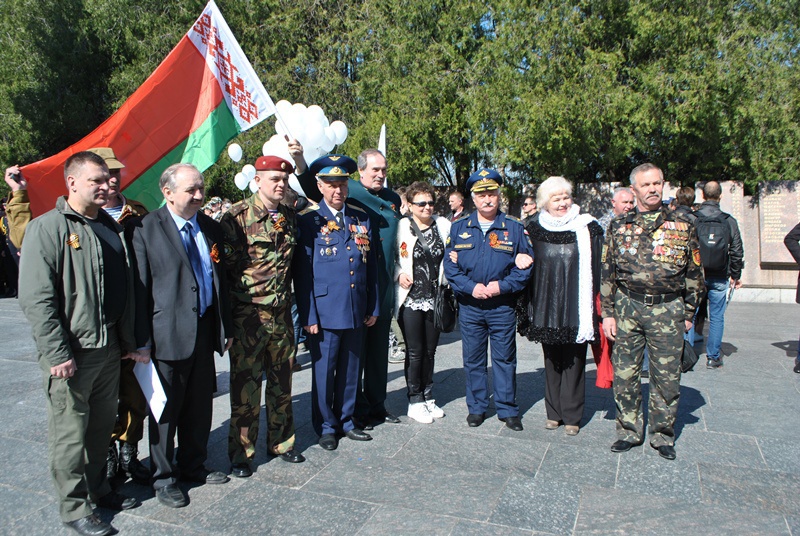 Участники автопробега «Перекличка поколений 1945 – 2015 гг.» в Севастополе