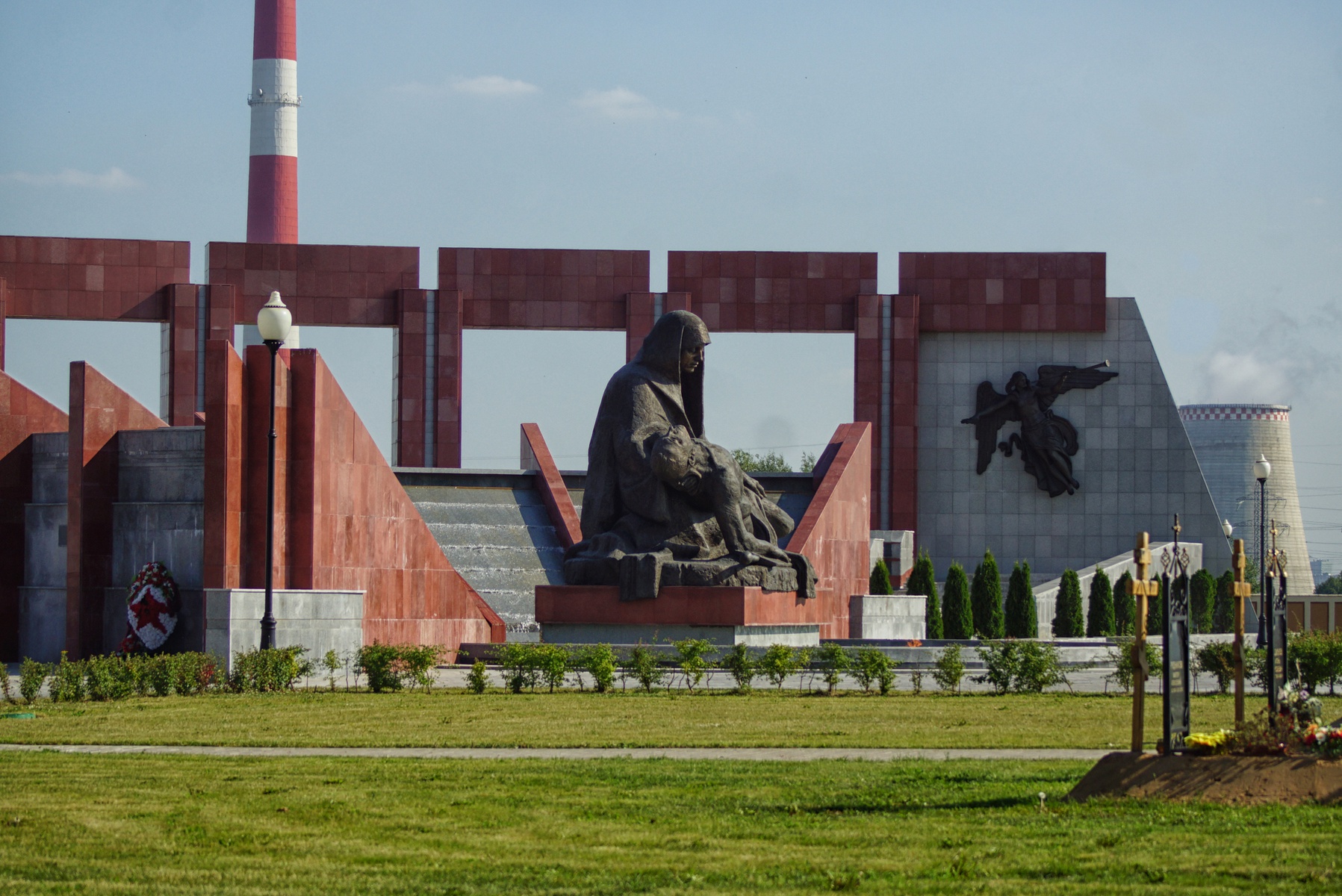 Федеральное военное мемориальное кладбище. Военно-мемориальное кладбище в Мытищах. Мемориальный комплекс в Мытищах. Военно мемориальный комплекс Мытищи. Кладбище в Мытищах мемориальный комплекс.