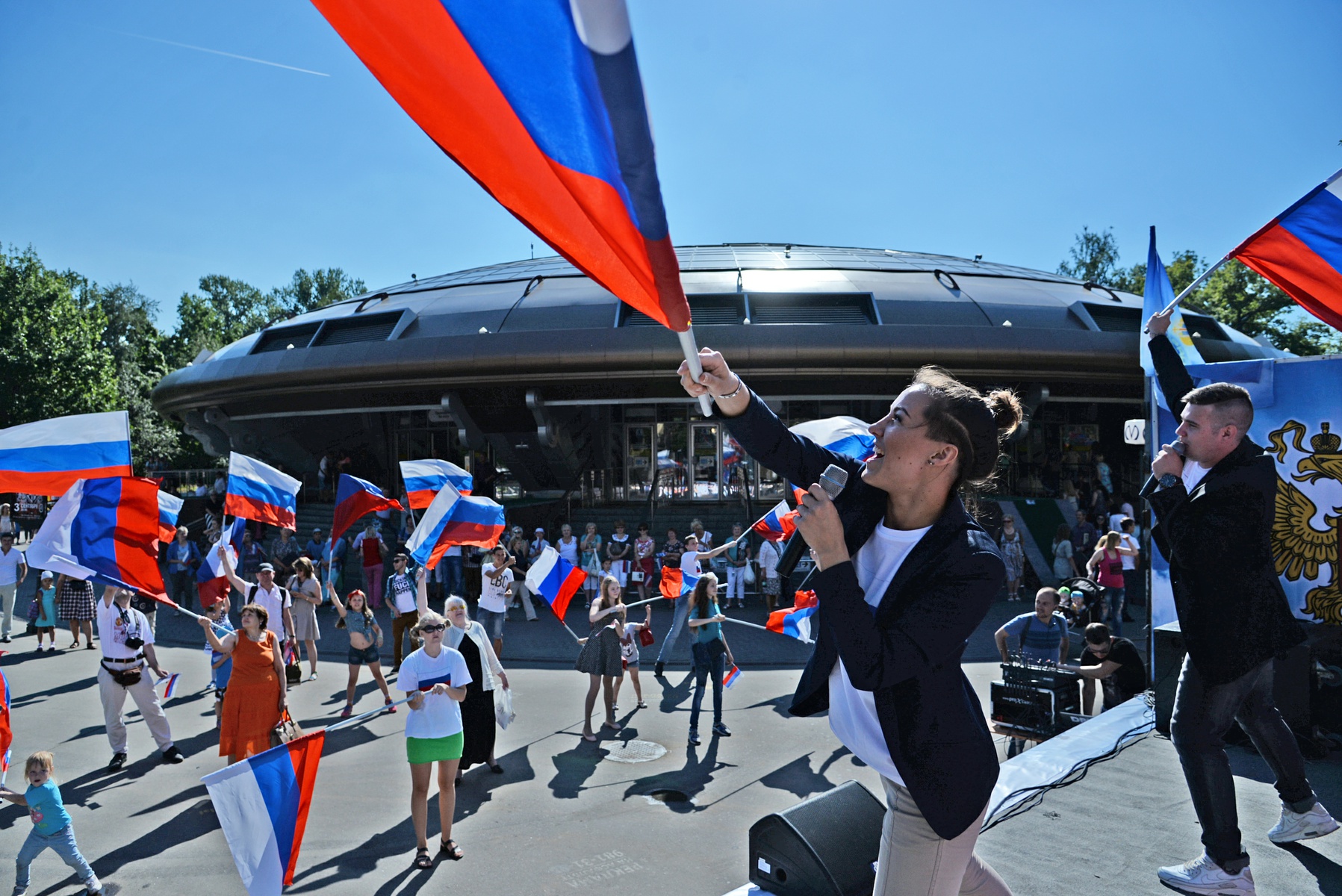 Флаги в Питере 12 июня