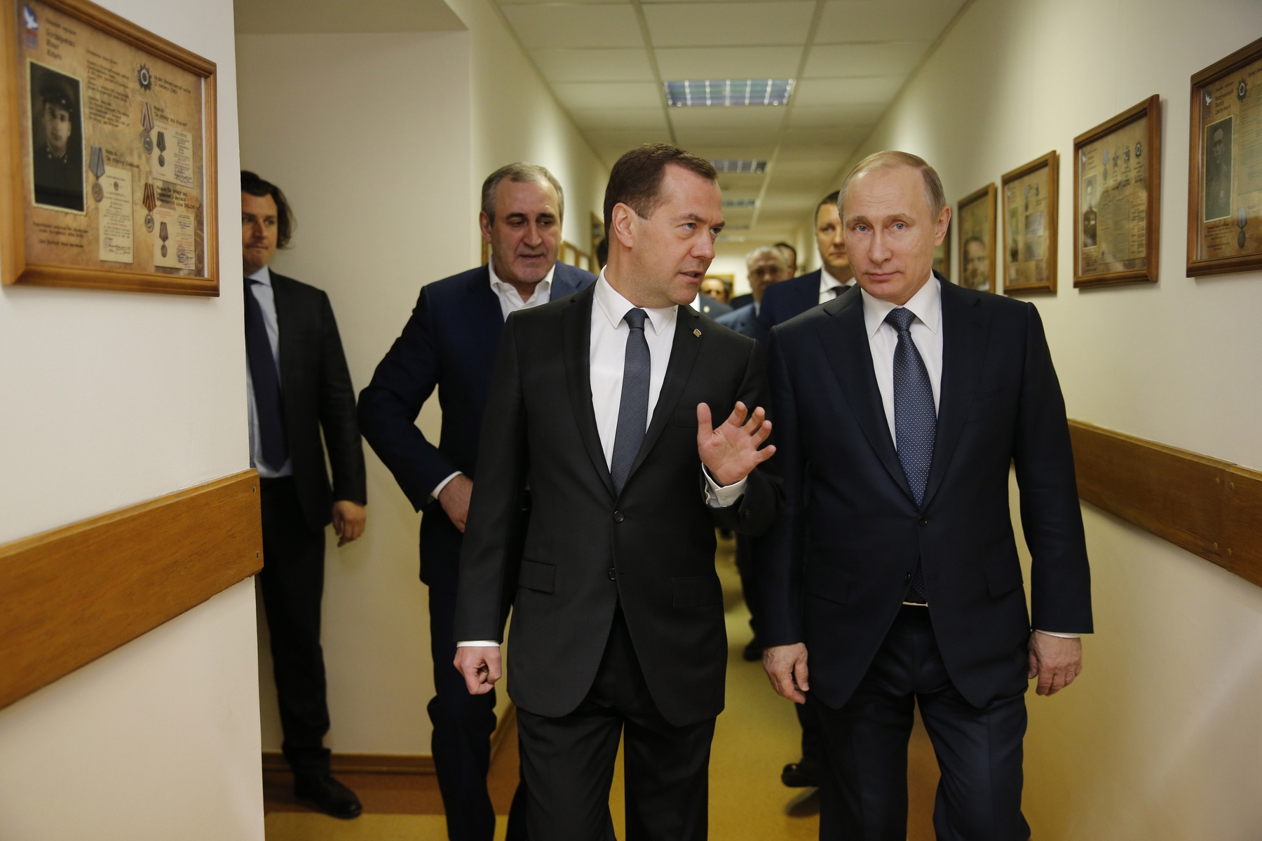 Президент РФ Владимир Путин и председатель «Единой России», премьер-министр РФ Дмитрий Медведев провели встречу с участниками предварительного голосования Партии