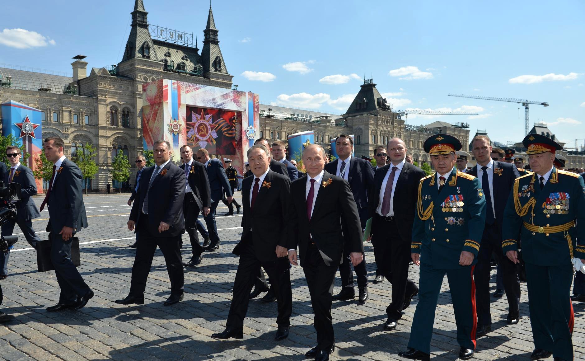 Шествие с фотографиями в день победы