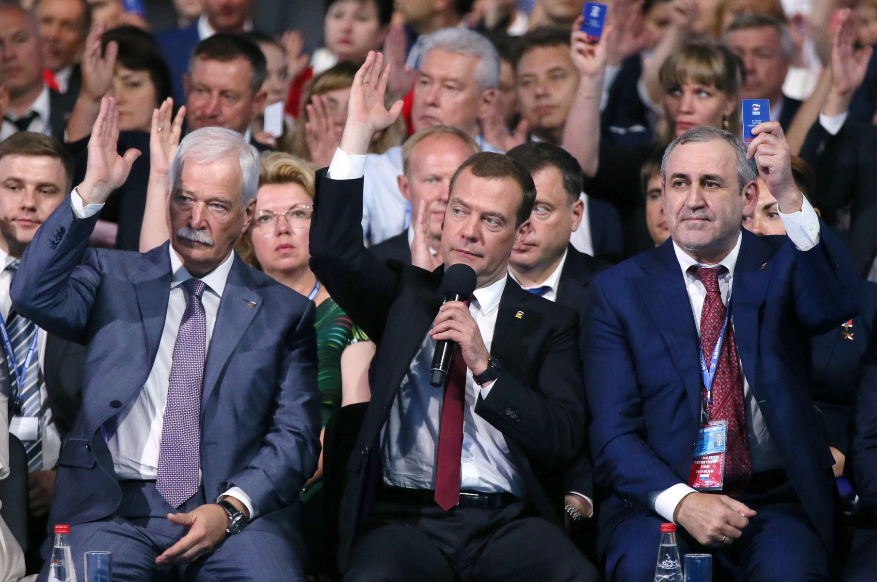 Партия медведева единая россия. Медведев политическая партия.