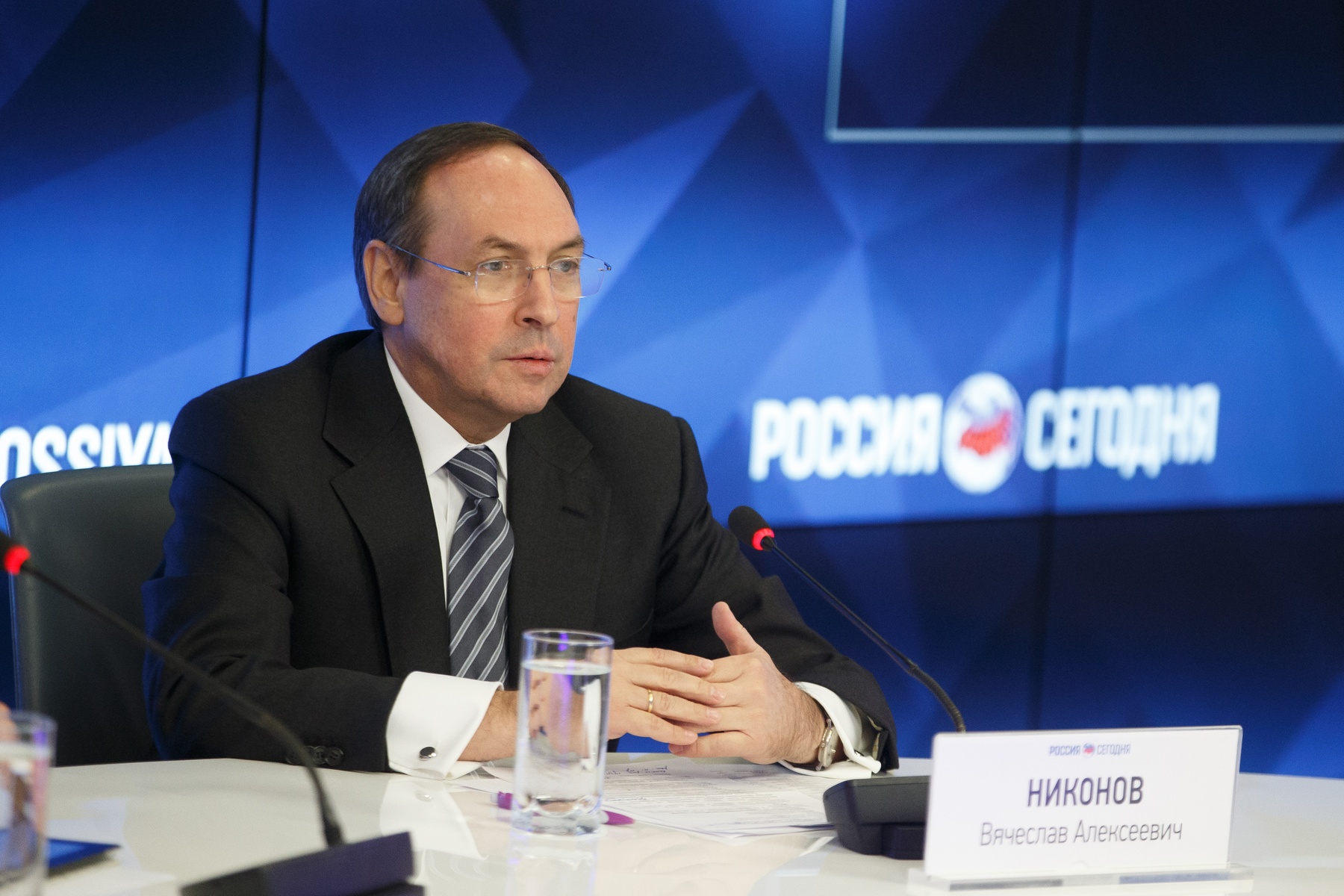 Вячеслав Никонов принимает участие в работе клуба "Валдай"