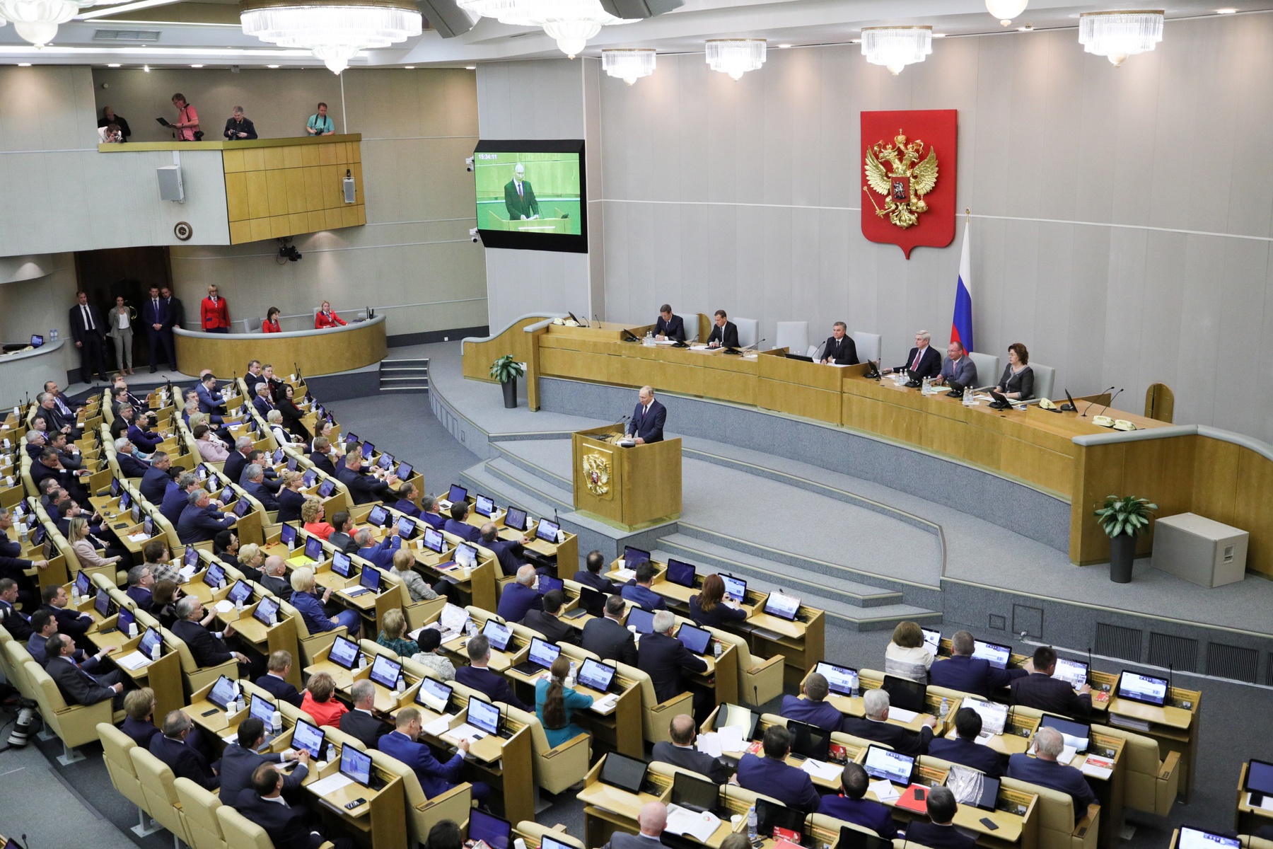 Председателя правительства рассматривается государственной думой. Москва Госдума мигает разными цветами.