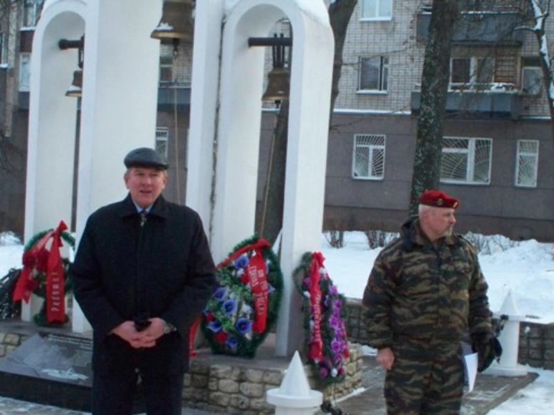 Митинг у памятного знака