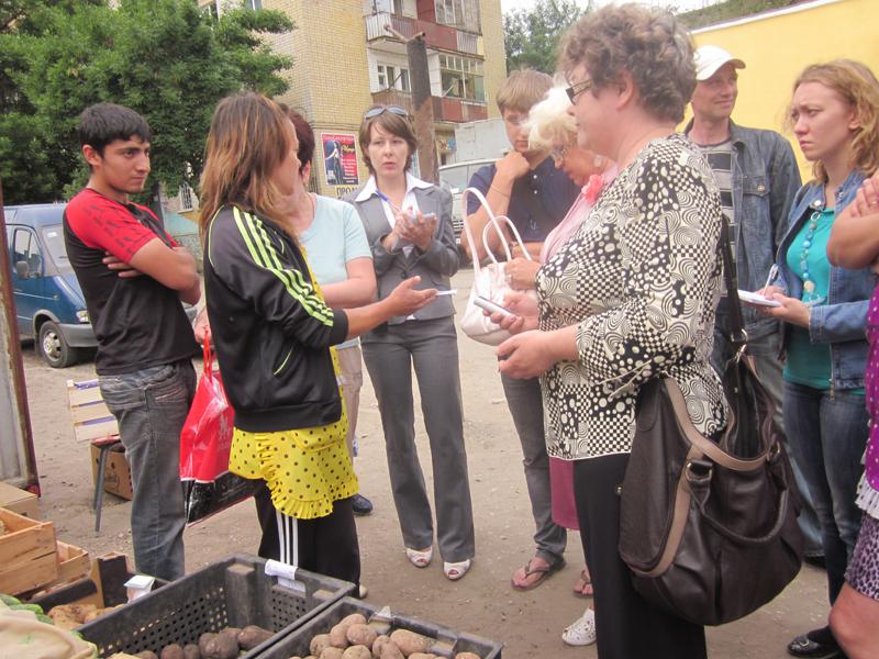 координатор проекта «Народный контроль» Елена Резепова провела рейд. Поводом для инспекционной поездки стало обращение на «горячую линию» проекта группы граждан, проживающих по улице Южной Заводского района