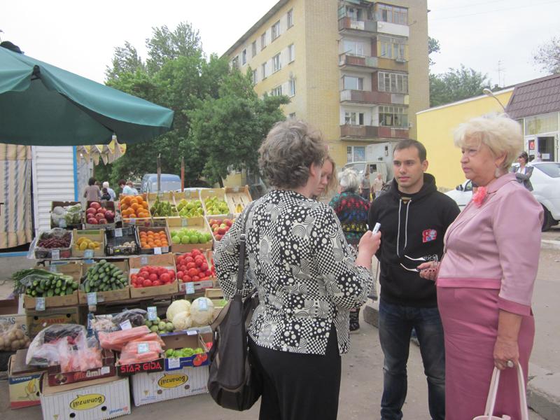 координатор проекта «Народный контроль» Елена Резепова провела рейд. Поводом для инспекционной поездки стало обращение на «горячую линию» проекта группы граждан, проживающих по улице Южной Заводского района