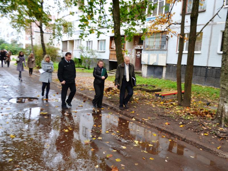 Рейд по дворовым территориям Петровская 8