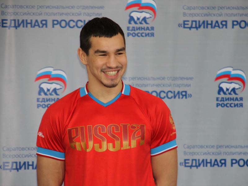 Многократный чемпион Европы по боксу Артем Чеботарев провел "Урок физкультуры XXI века"