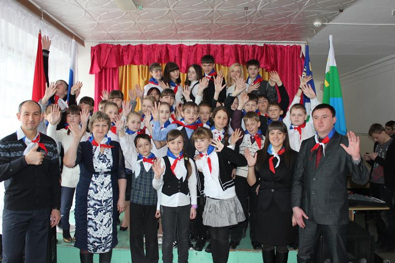 Посвящение школьников в "юные россияне"