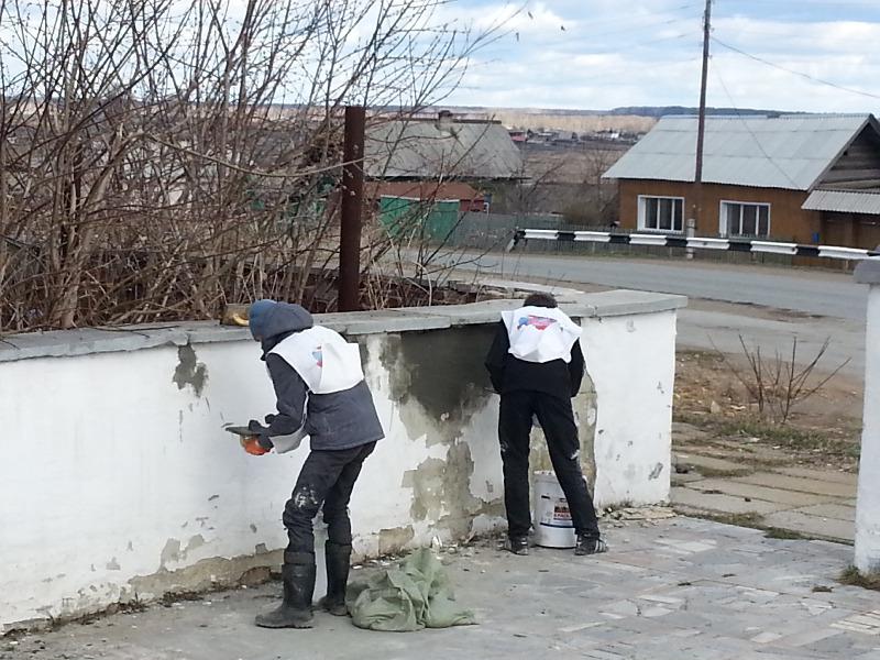 Артемовский: Ремонт памятника воинам Великой Отечественной войны