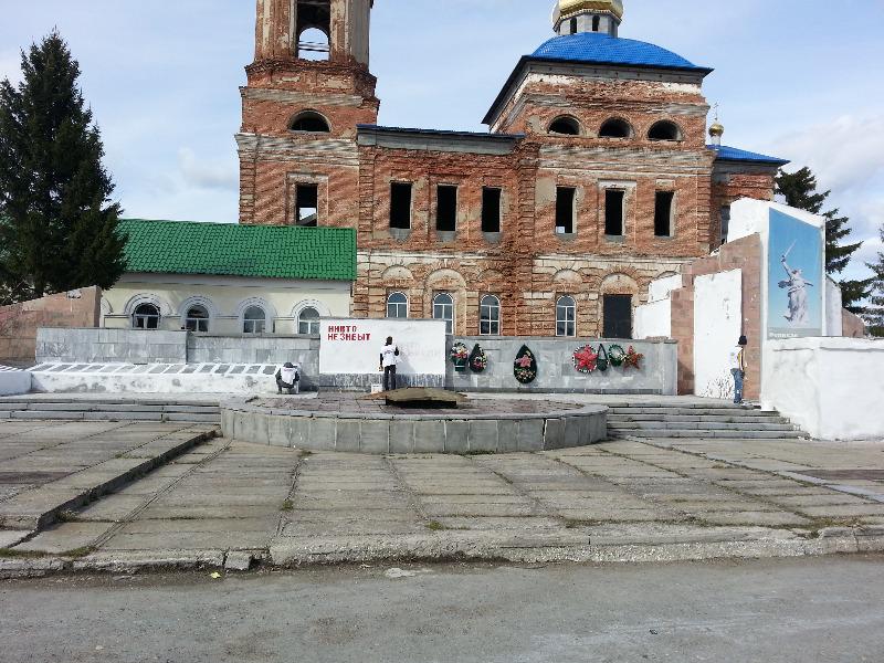 Артемовский: Ремонт памятника воинам Великой Отечественной войны