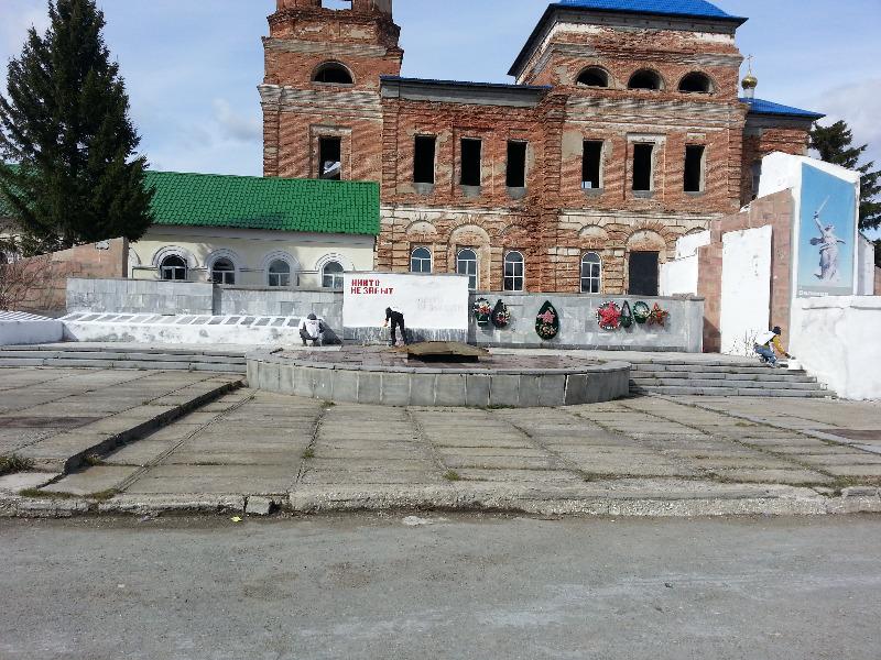 Артемовский: Ремонт памятника воинам Великой Отечественной войны