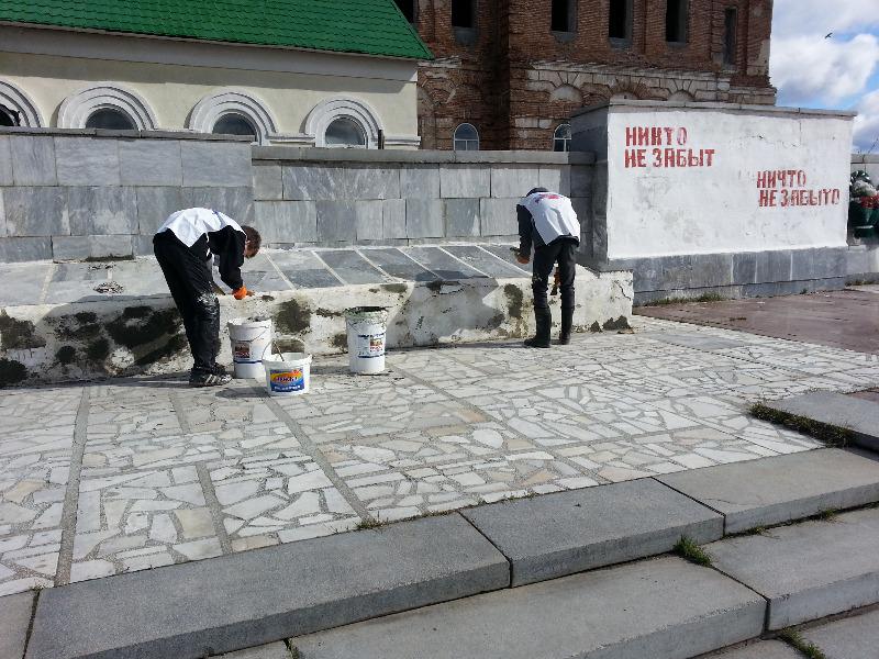 Артемовский: Ремонт памятника воинам Великой Отечественной войны