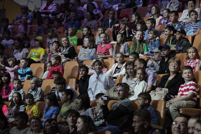 В Екатеринбургском цирке состоялась церемония награждения победителей IX областного творческого конкурса «Камертон», который проходит под эгидой Законодательного Собрания Свердловской области