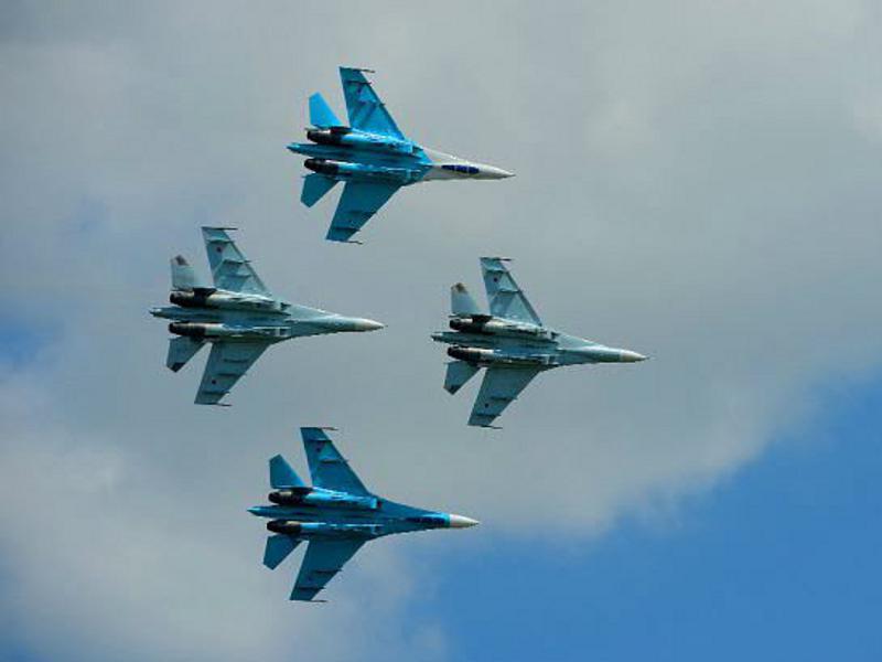 пилотажная группа Липецкого авиацентра «Соколы России» продемонстрировала фигуры высшего пилотажа