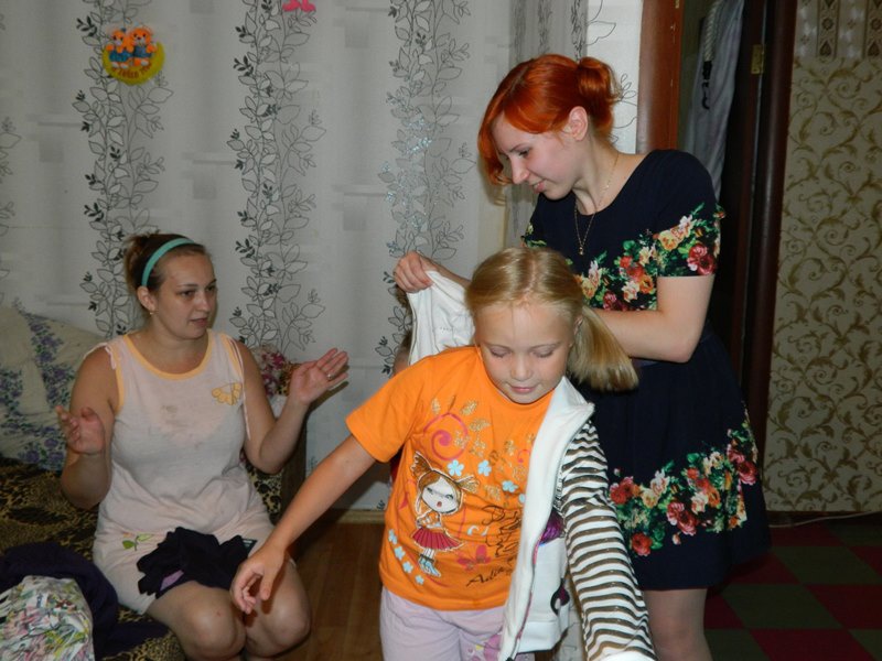 Новоуральские партийцы поздравили многодетную семью