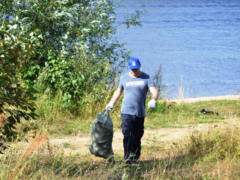 Субботник "Я за чистый пляж". Псков. 12 августа 2014