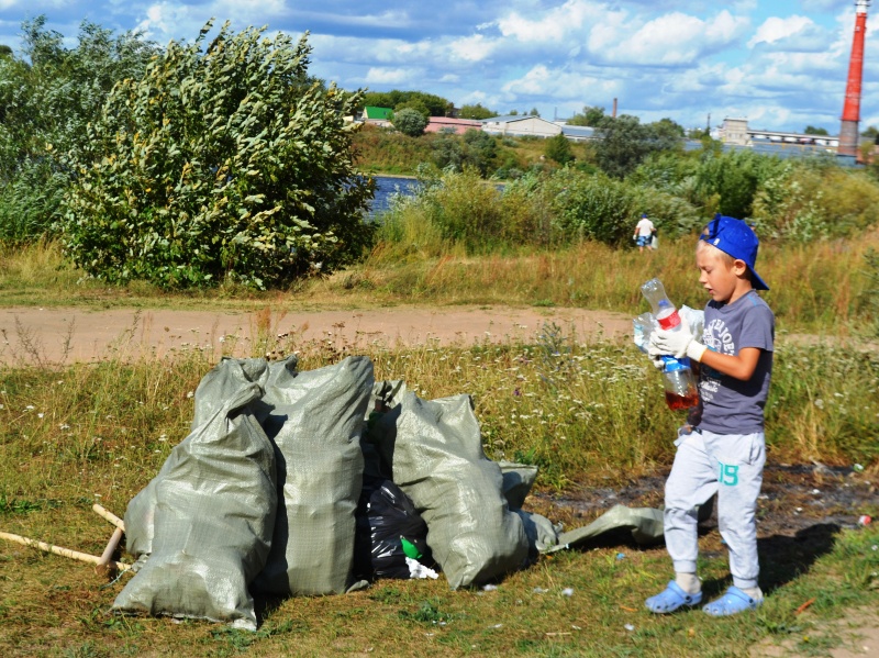 Субботник "Я за чистый пляж". Псков. 12 августа 2014