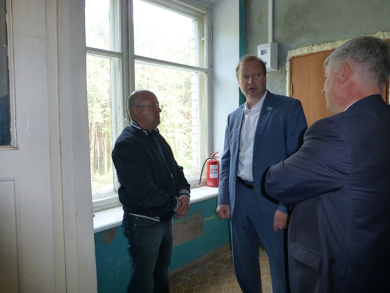 Визит Виктора Шептия в пункт временного размещения беженцев в Сухом Логу