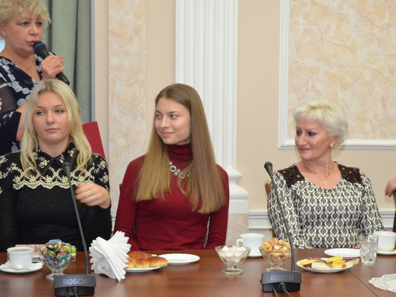 Пензенские единороссы поздравили матерей