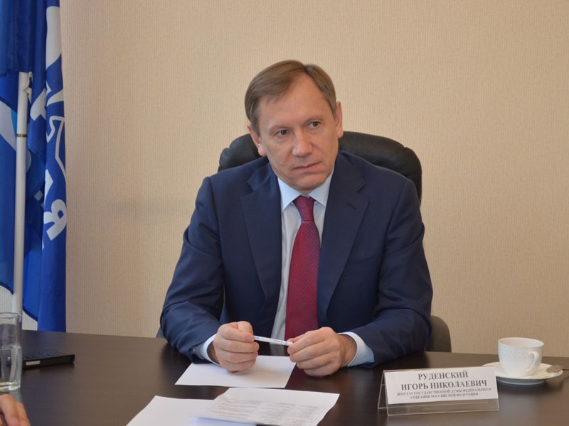 Свой день рождения партия "Единая Россия" отмечает единым днем работы общественных приемных 