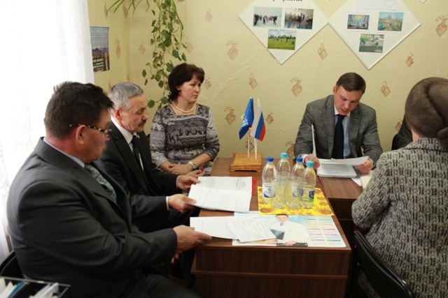 Николай Николаев провел выездной прием граждан в Янтиковском районе (23.12.2014)