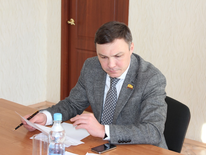 Руководитель Региональной общественной приемной Николай Николаев провел выездной прием граждан в Красноармейском районе
