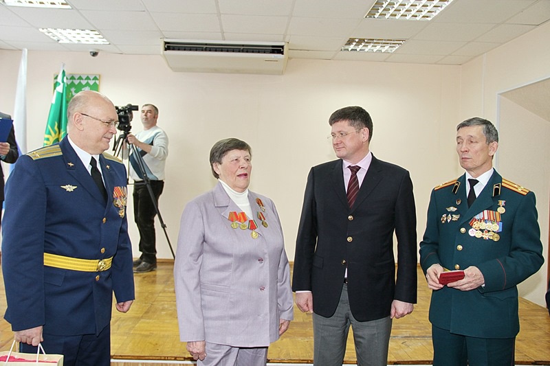 Вручение юбилейных медалей "70 лет Победы в Великой Отечественной войне", Березовский