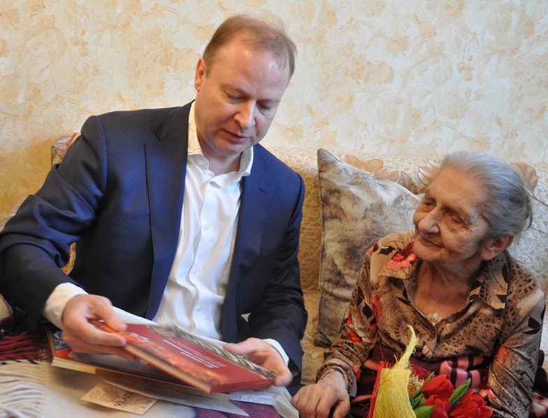 Поздравление ветерана с Международным женским днем